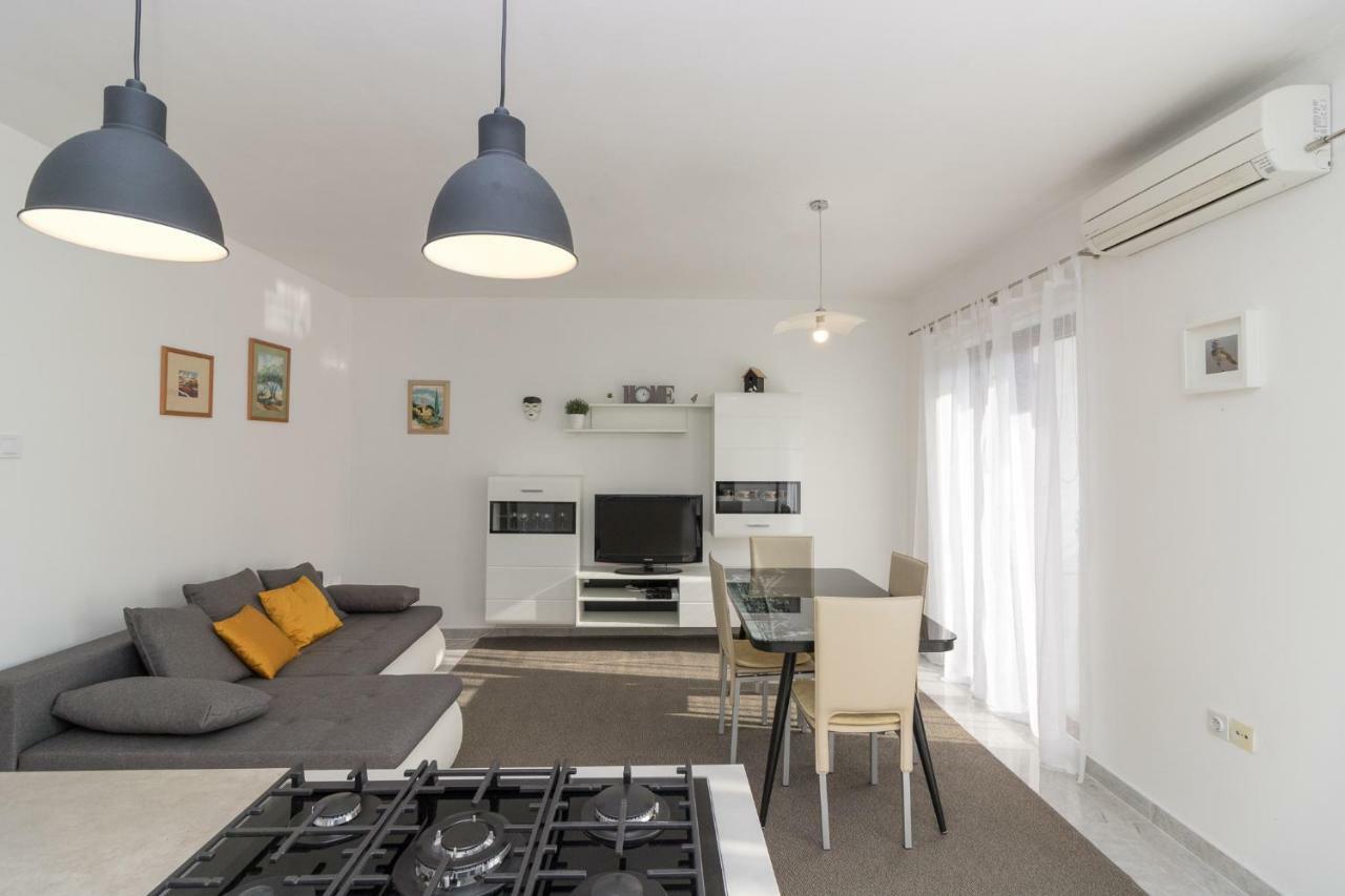 Apartment Beautiful Garden By Rent Istria Poreč Dış mekan fotoğraf